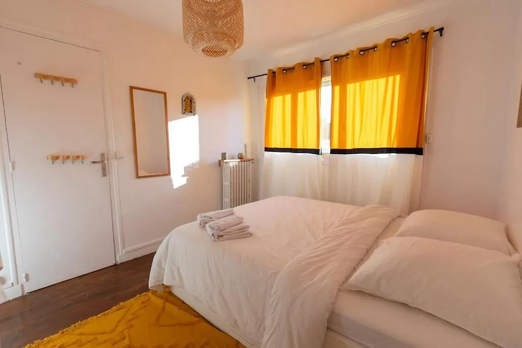 La Maison Du Bonheur Paris Cdg Airport, Bourget, Parcs Asterix,Expos, Disney Land, Gonesse France